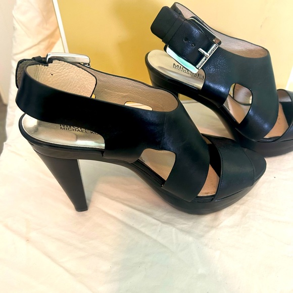 NWOT Michael Kors shoes - Picture 5 of 7